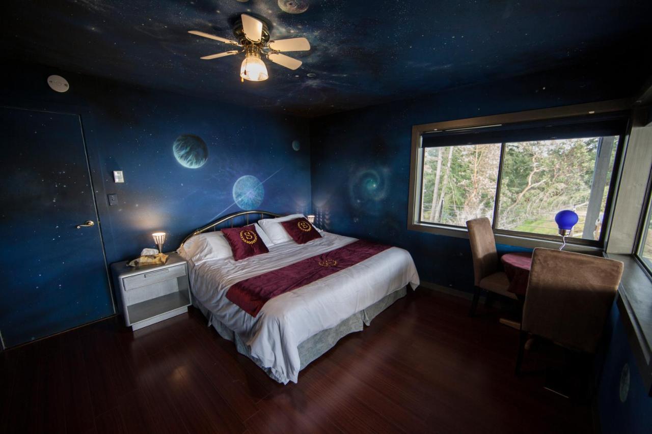 Shangri-La Oceanfront Vacation Home Bedwell Harbour Extérieur photo