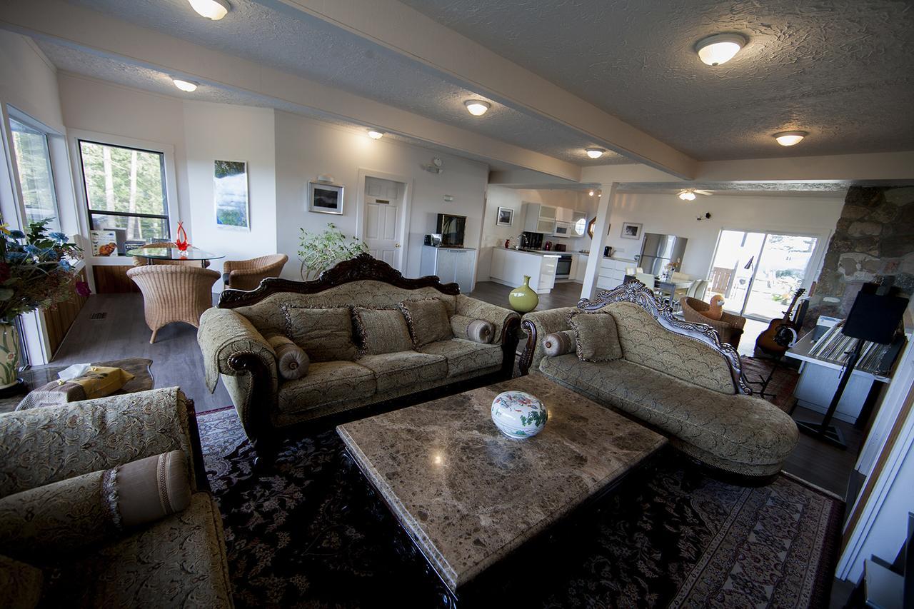Shangri-La Oceanfront Vacation Home Bedwell Harbour Extérieur photo