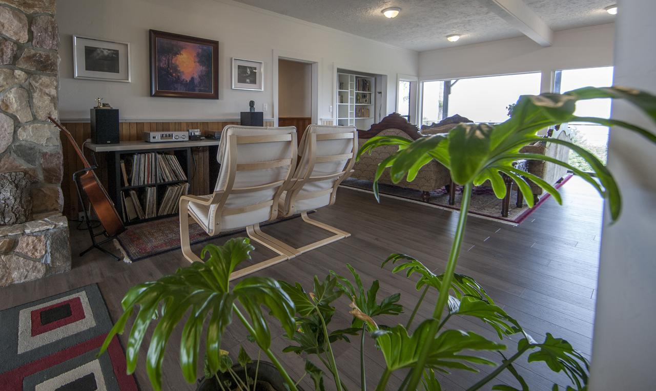 Shangri-La Oceanfront Vacation Home Bedwell Harbour Extérieur photo