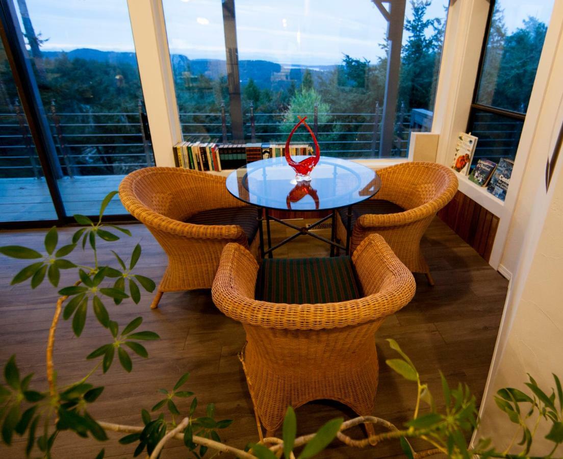 Shangri-La Oceanfront Vacation Home Bedwell Harbour Extérieur photo