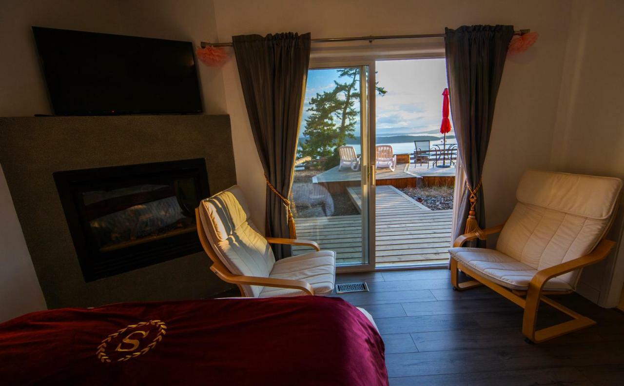 Shangri-La Oceanfront Vacation Home Bedwell Harbour Extérieur photo